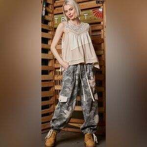 POL relaxed fit sleeveless top in thermal with crochet contrast size: Various